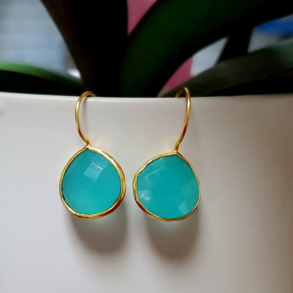 1 pair gold toned drop earrings with aqua resin for pierced ears.